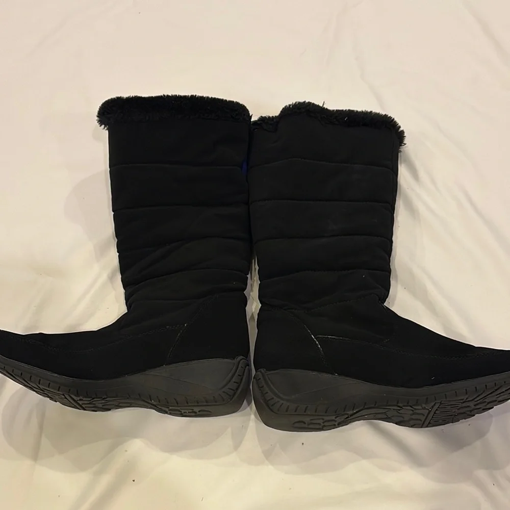 Khombu Women's Black Winter Boots